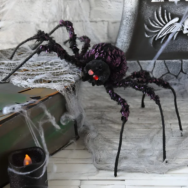Araña de 43 x 36 cm negra y lila