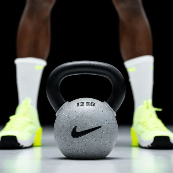 Nike Strength Rubber Coated Kettlebell - Imagen 2